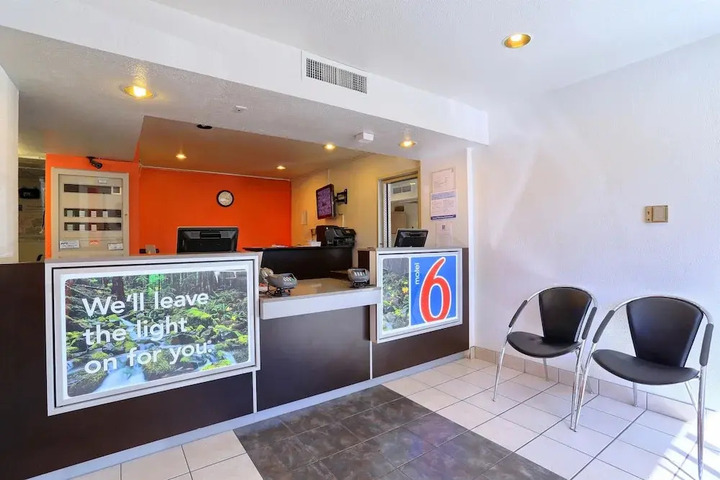 MOTEL 6 PITTSBURG. CA