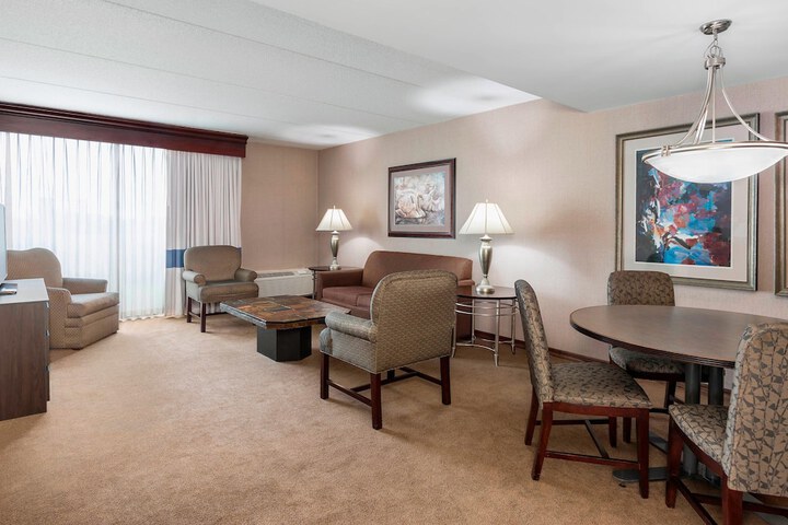 Room 12 of 37