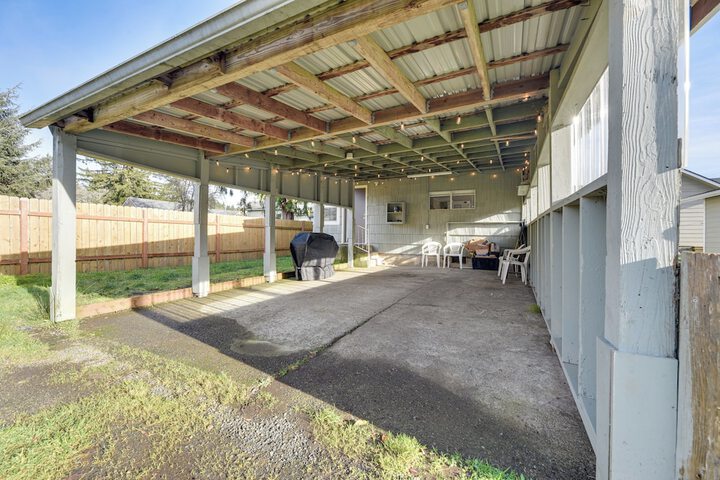 Pet-friendly Hoquiam Cottage w / River Access!