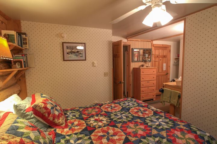Room 32 of 64