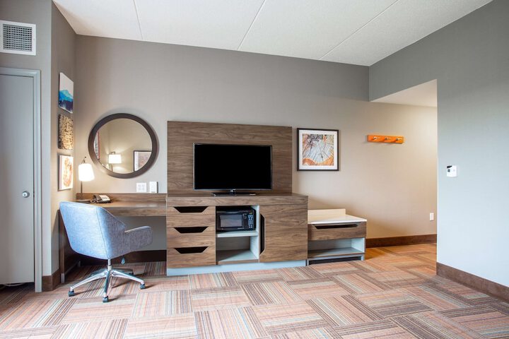 Room 9 of 28