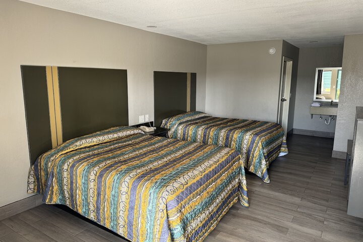 Room 7 of 8