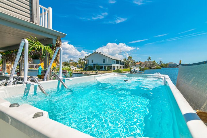 Latitude 26 Waterfront Boutique Resort - Bonita Springs