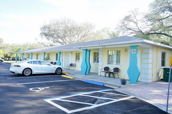 Mar Bay Motel & Suites