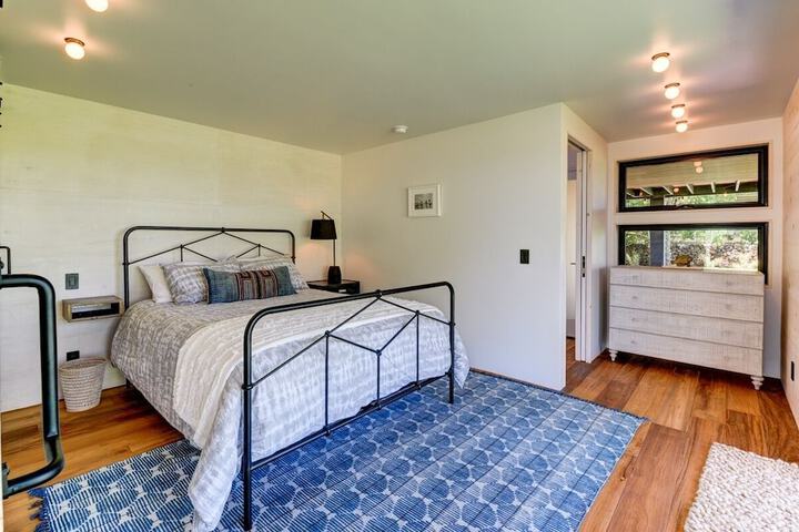 Haena Beach House 2 Bedroom Home by RedAwning