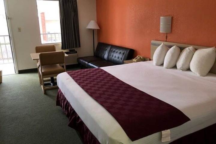 Room 12 of 15