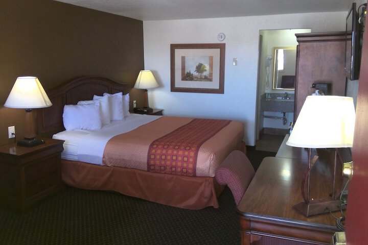 Room 8 of 16