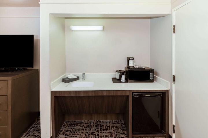 Room 17 of 41