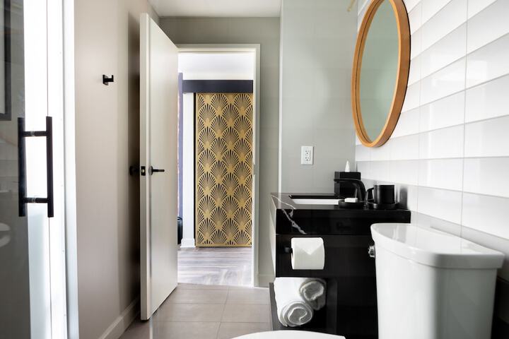 Hotel Deco Omaha Tapestry Collection by Hilton