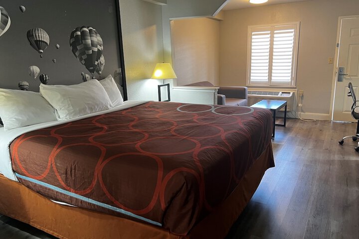 Room 5 of 43