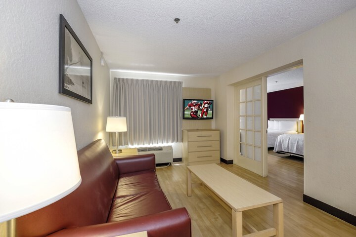 Room 32 of 47