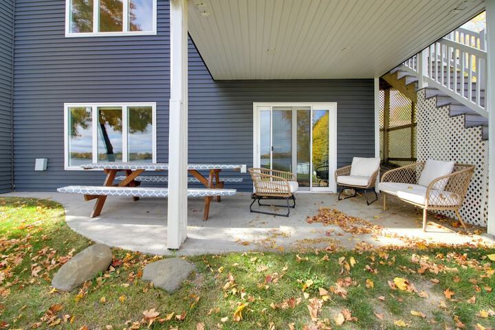Pearl Lake Retreat w / Dock & Stunning Views!