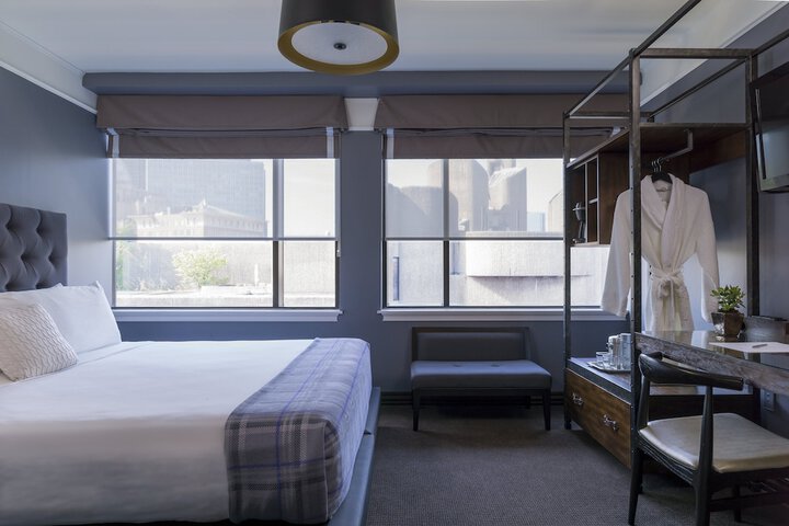 Room 10 of 37
