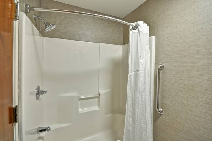 Holiday Inn Express Romulus / Detroit Airport by IHG
