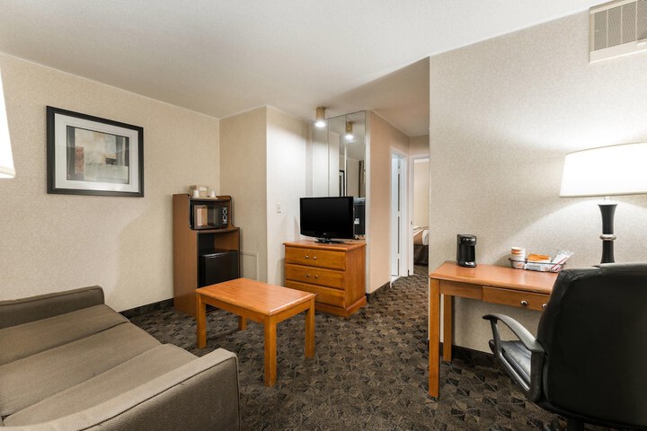 Quality Inn & Suites Portage Central