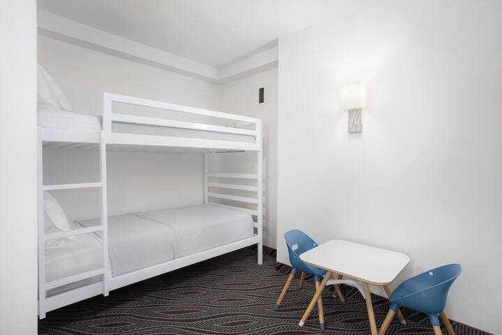 Room 38 of 100