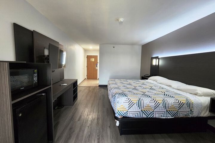 Room 21 of 32