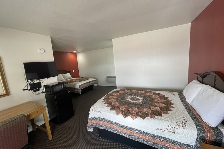 Room 4 of 8