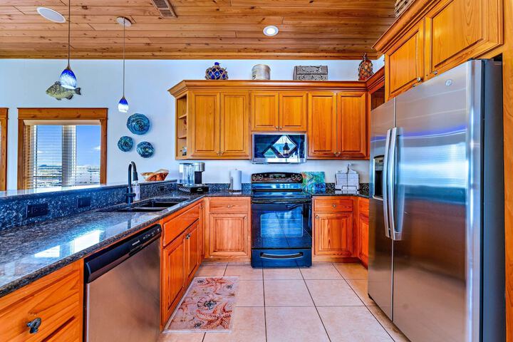Riverfront Carrabelle Home w / Furnished Patio!