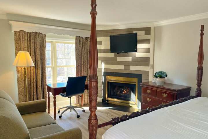 Room 33 of 79