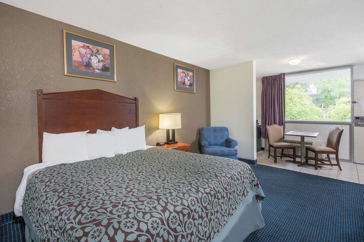 Room 7 of 14
