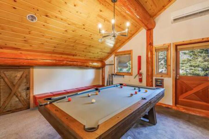 Luxury Family Cabin at Summit West