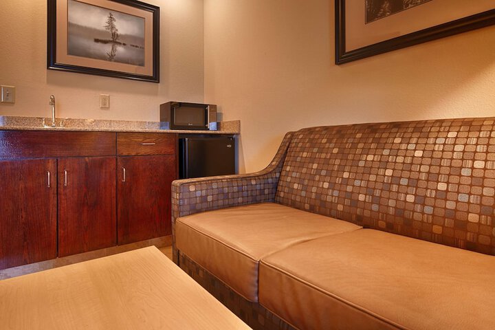 Room 16 of 38