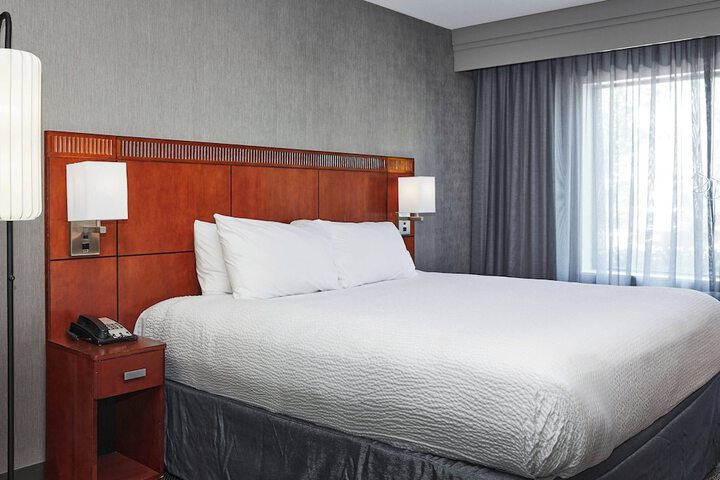 Courtyard by Marriott Medford Airport