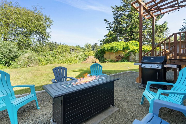 1 / 2 Mi to Ocean: Copalis Beach Hideaway!