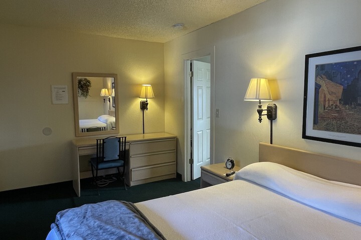 Crown Motel