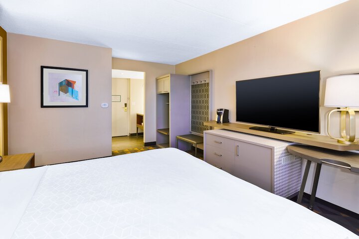 Room 33 of 88
