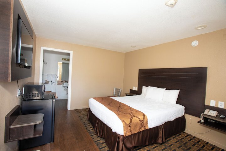Room 5 of 11