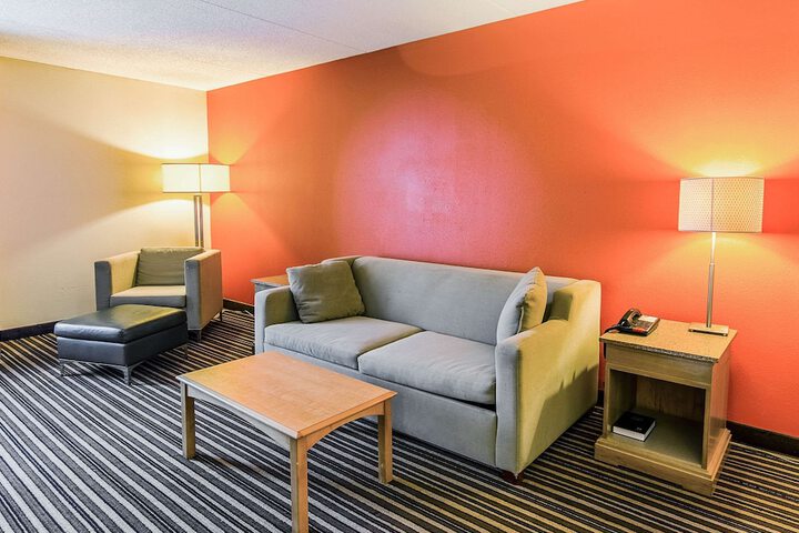 Room 27 of 40