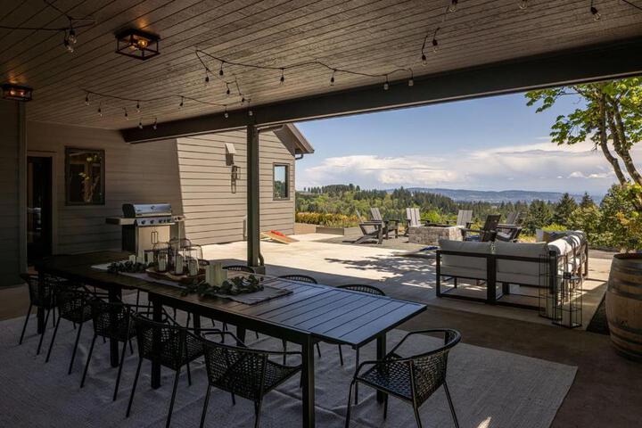 Escape to Wine Country Luxurious Getaway Awaits