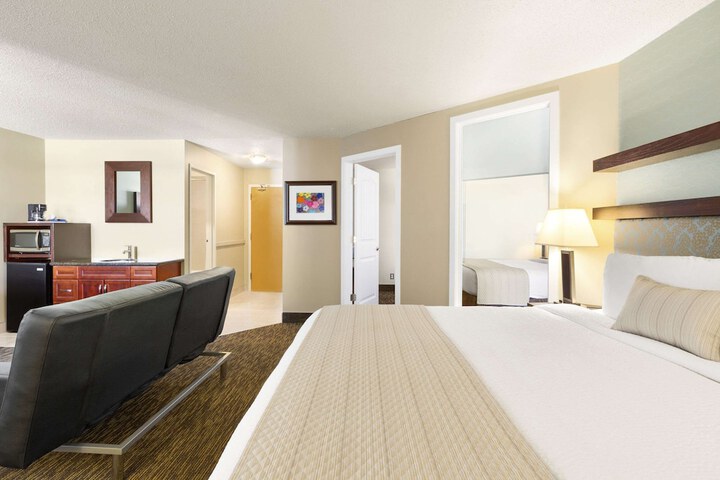 Room 10 of 18