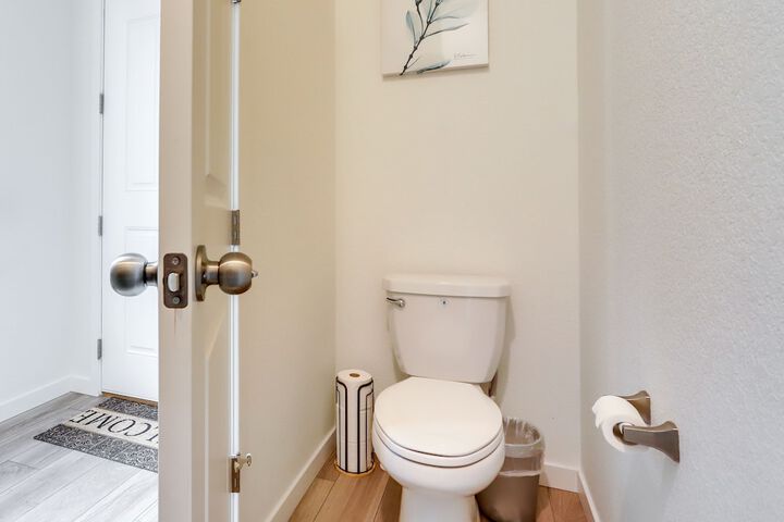 9 Mi to Airport: Commerce City Townhome w / Deck
