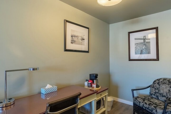 Room 33 of 51