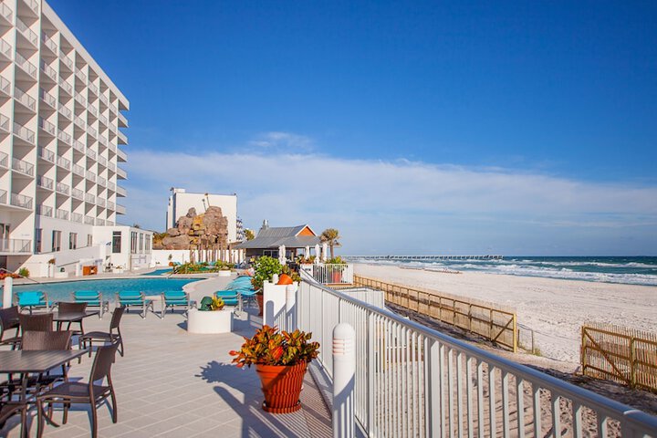 Holiday Inn Express & Suites Panama City Beach - Beachfront by IHG