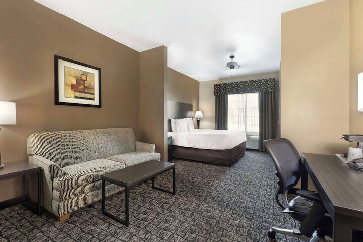 Room 11 of 28