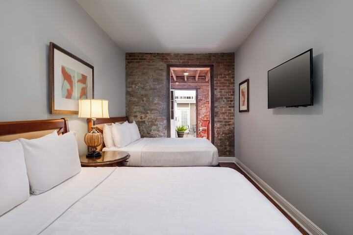 Room 12 of 28