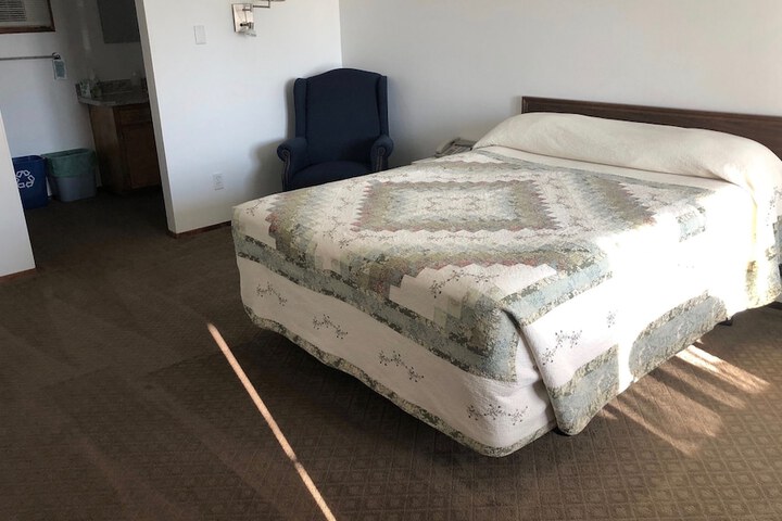 Room 12 of 16
