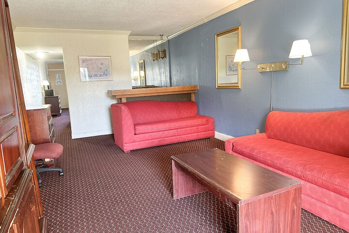 Room 33 of 95