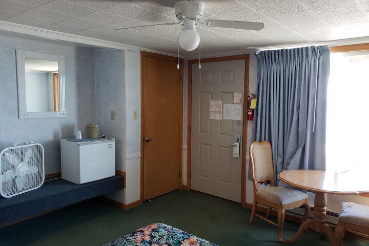 Algoma Beach Motel