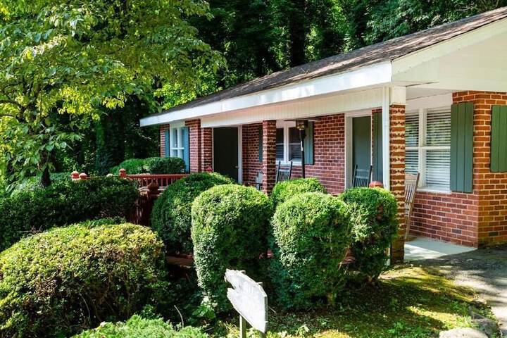 Mountain Aire Cottages Inn & Glamping