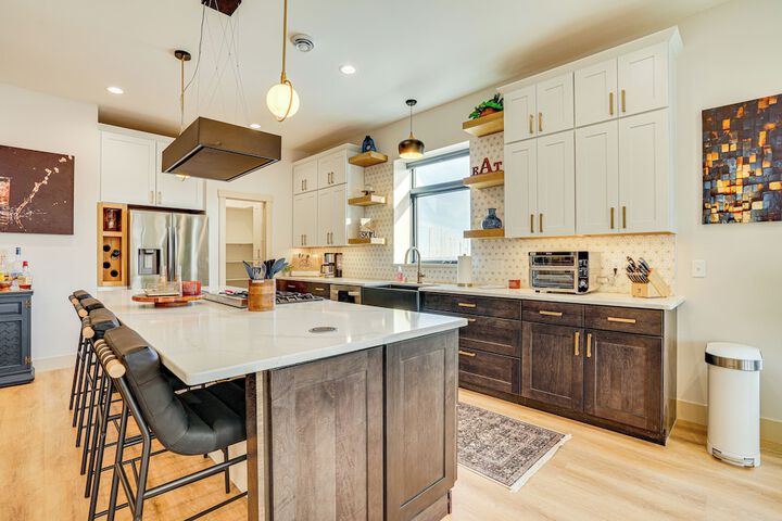 1 Block to Lake City Marina: Condo w / Rooftop Deck