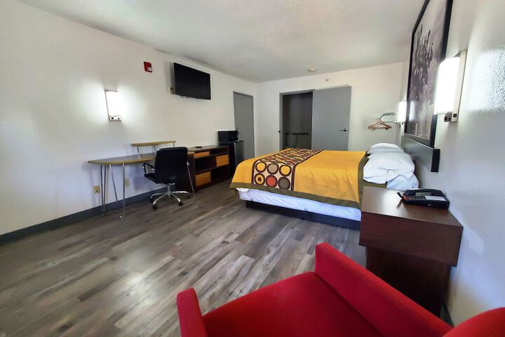 Room 15 of 28