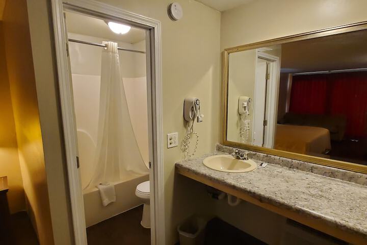 Room 16 of 19