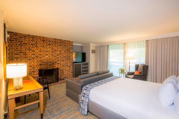 Williamsburg Lodge Autograph Collection