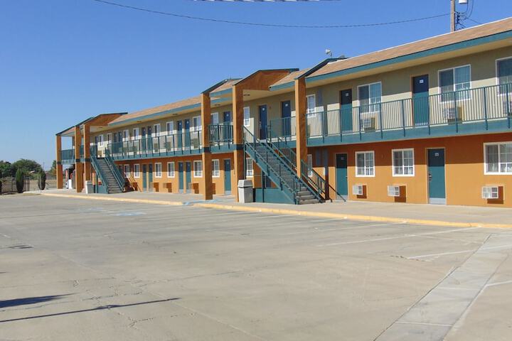 Corcoran Country Inn