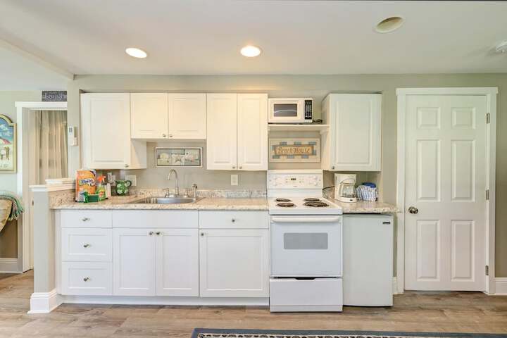 AMI Lighthouse Cottage-one Minute Walk To The Beach-keyless Locks